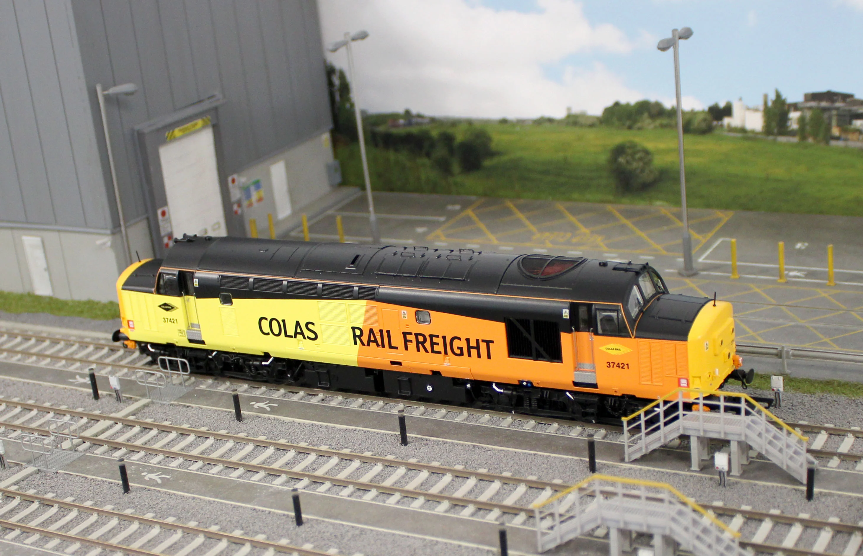 ACC3163-DCC Class 37 Colas Rail 37421 Diesel Locomotive - DCC Sound - Image 13