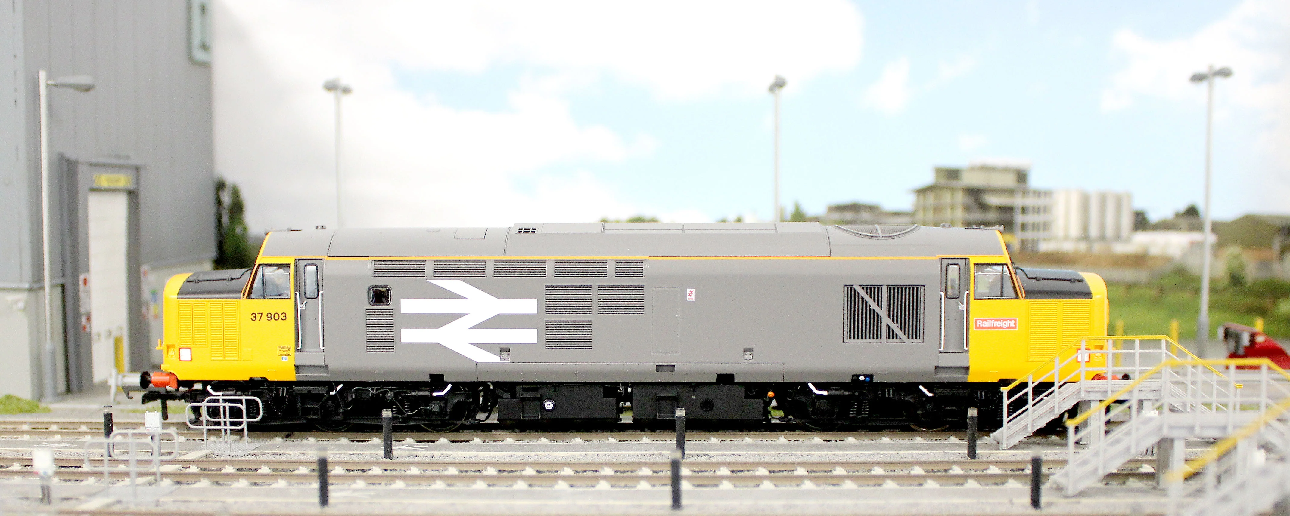 ACC3166-DCC Class 37/9 37903 Railfreight Diesel Locomotive - DCC Sound - Image 11