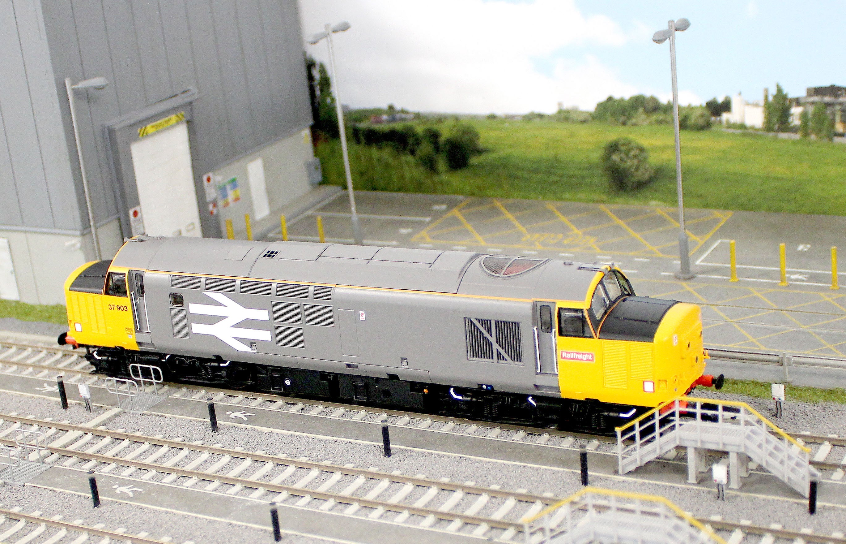 ACC3166-DCC Class 37/9 37903 Railfreight Diesel Locomotive - DCC Sound - Image 12