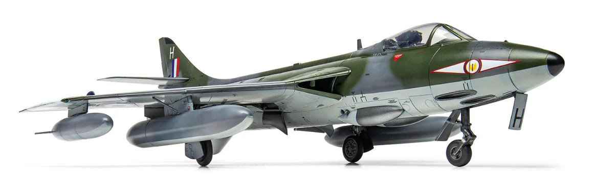 A09192 Hawker Hunter FGA.9/FR.10/GA.11 Model Kit - Image 2