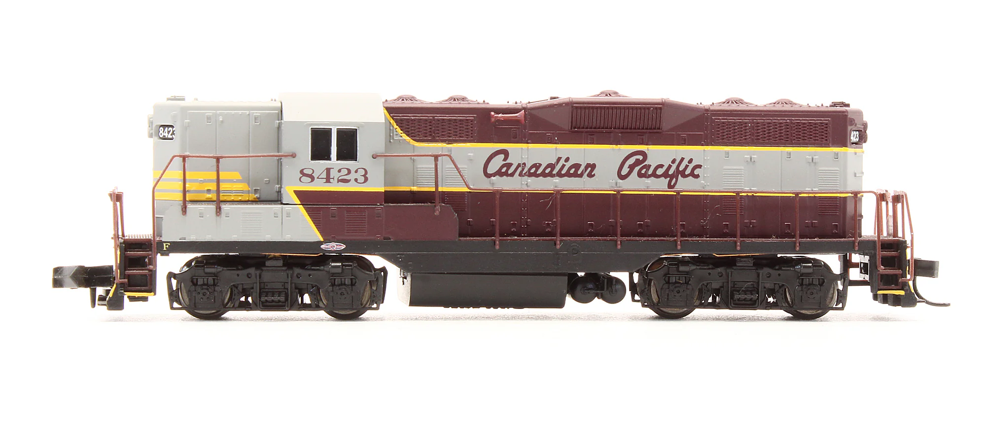 Pre-Owned 11002 GP7 Ph.1 Diesel Locomotive Canadian Pacific - Road #8423 - Image 4