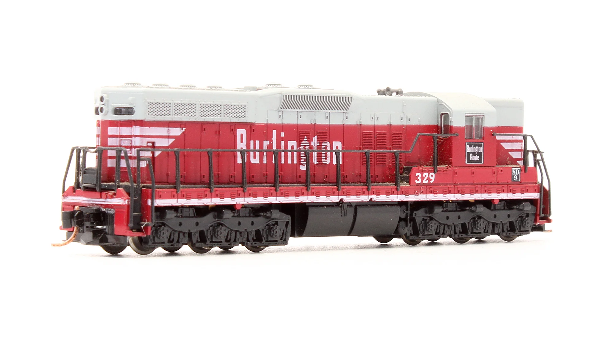 Pre-Owned 4531 SD9 Diesel Locomotive Burlington - Road #329 - Image 2