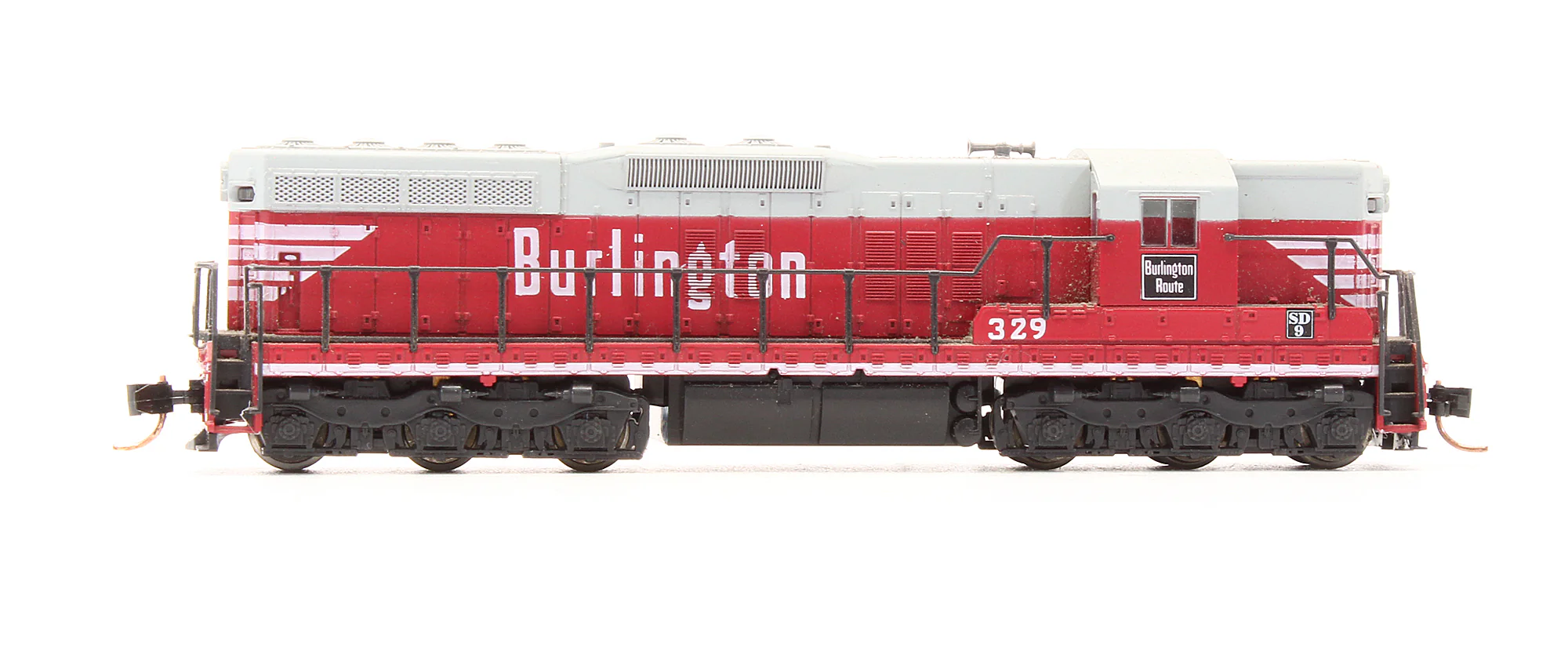 Pre-Owned 4531 SD9 Diesel Locomotive Burlington - Road #329 - Image 3