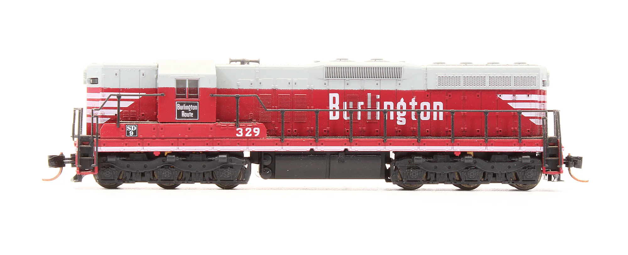 Pre-Owned 4531 SD9 Diesel Locomotive Burlington - Road #329 - Image 4