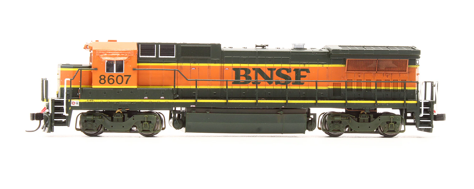 Pre-Owned 48702 Dash 8-40B BNSF Diesel Locomotive - Road #8607 - Image 4