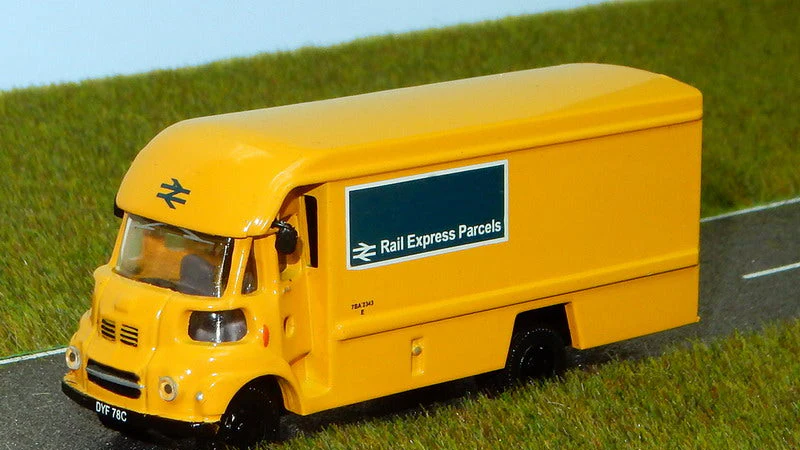 Leyland Fg Van - Rail Express parcels