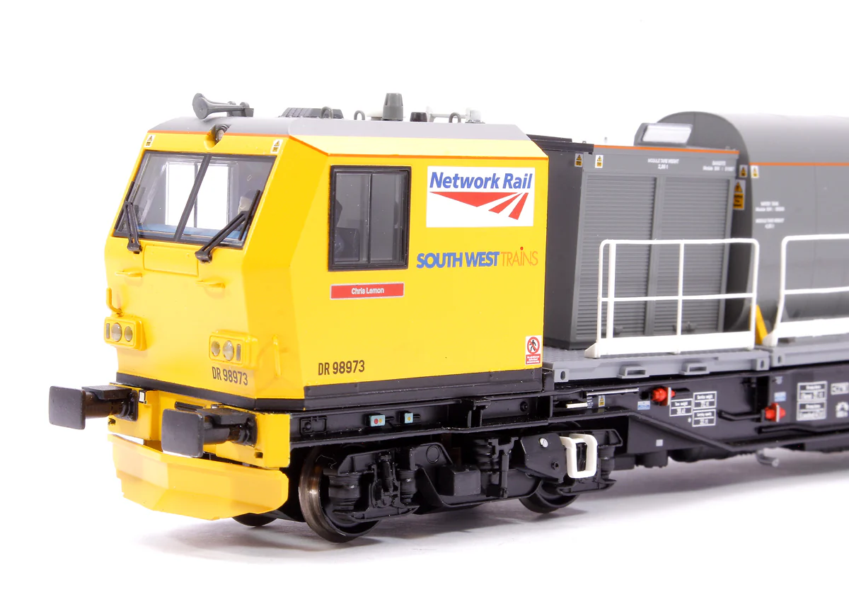 Windhoff MPV 2-Car Set Network Rail Yellow Nos. DR98923 and DR989 - DCC Sound - Image 5