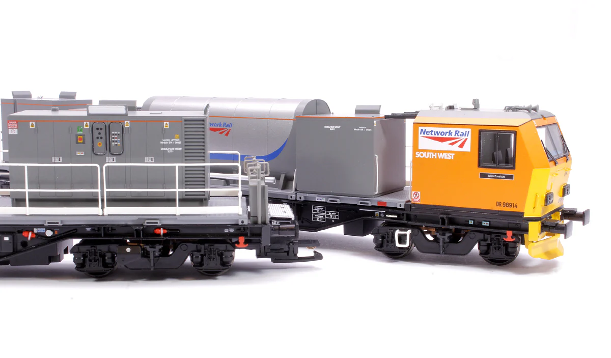 Windhoff MPV 2-Car Set Network Rail Orange Nos. DR98914 and DR98964 - Image 13