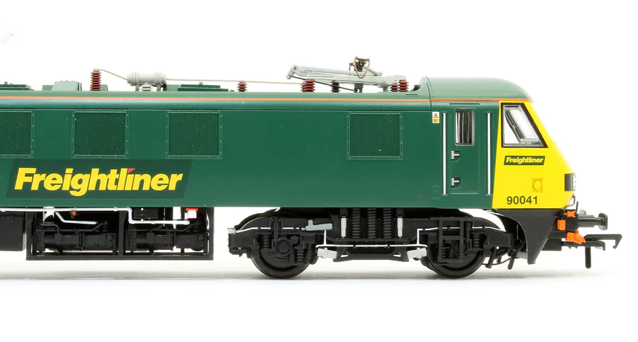Class 90 90041 Freightliner Green Electric Locomotive - Image 4