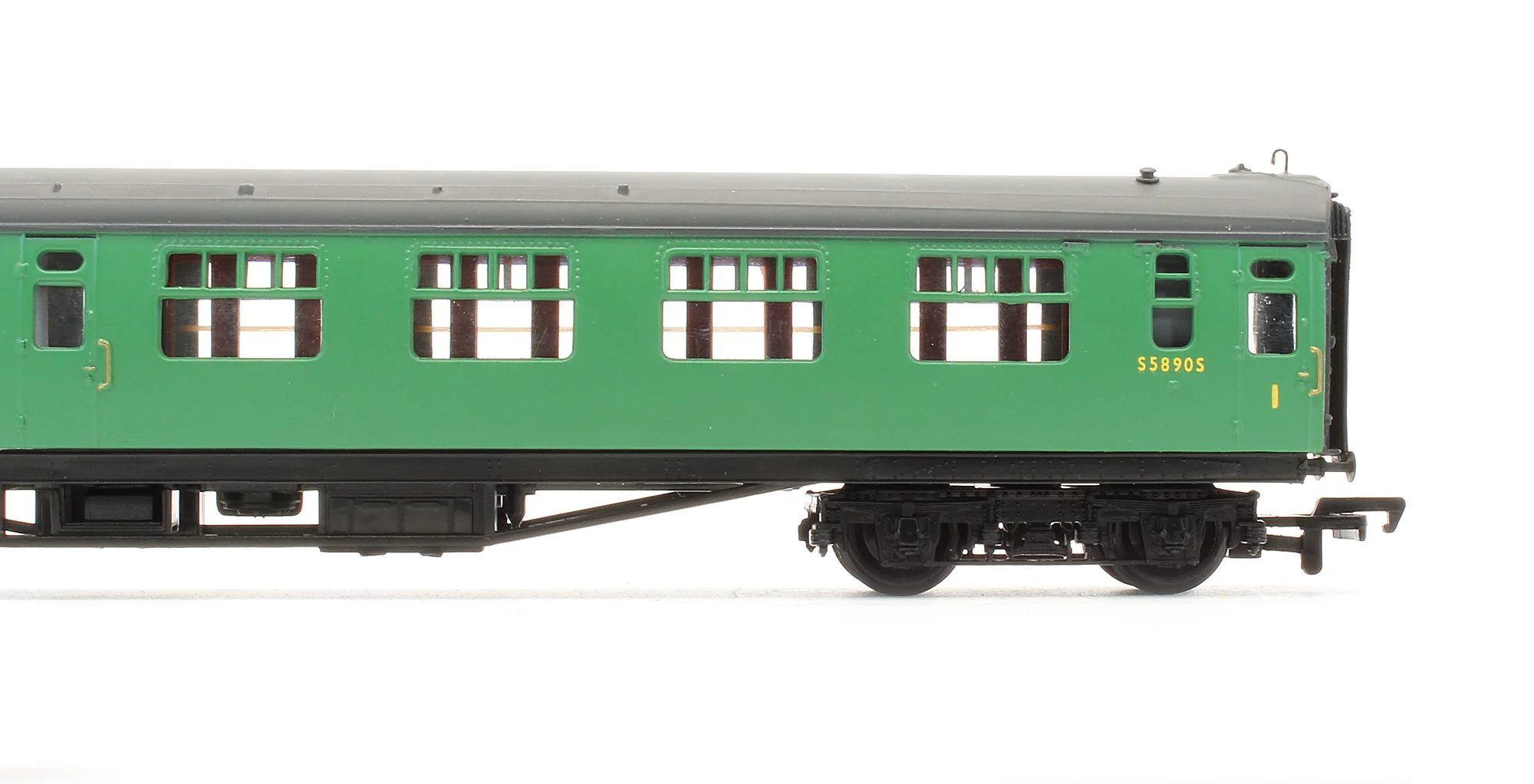 Pre-Owned BR Malachite Green 63ft Bulleid Corridor Composite Coach 'S5890S' - Image 3