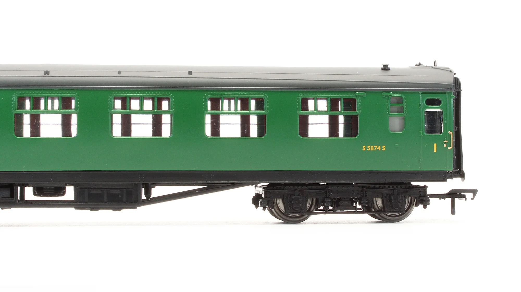 Pre-Owned 63ft Bulleid Corridor Composite Coach BR (SR) Green S5874S - Image 3