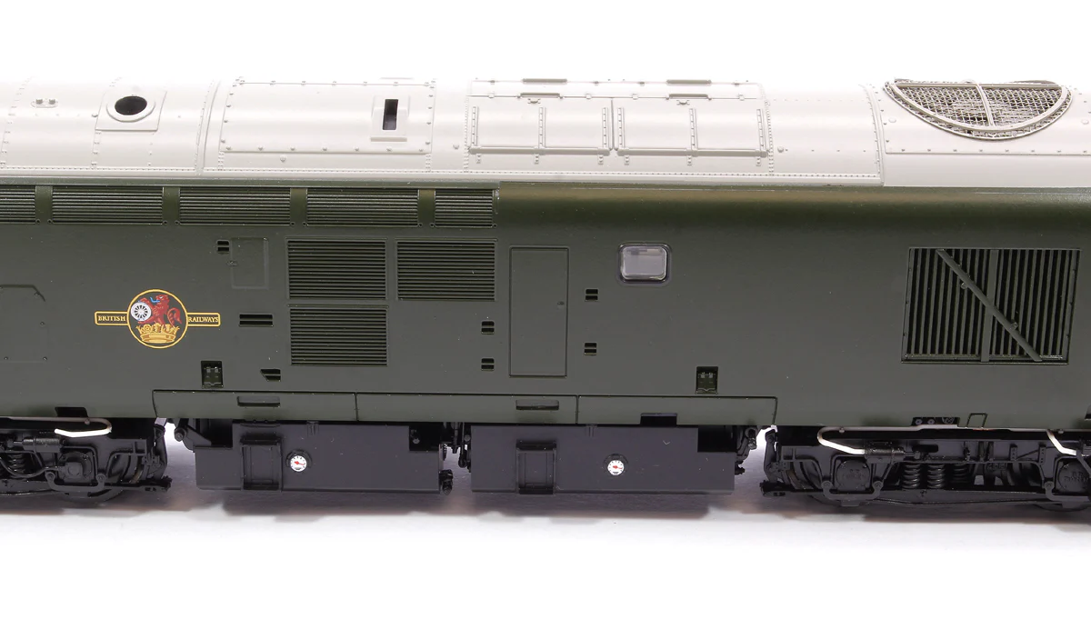 Class 37/0 Split Headcode D6710 BR Green (Late Crest) Diesel Locomotive (DCC Sound) - Image 10