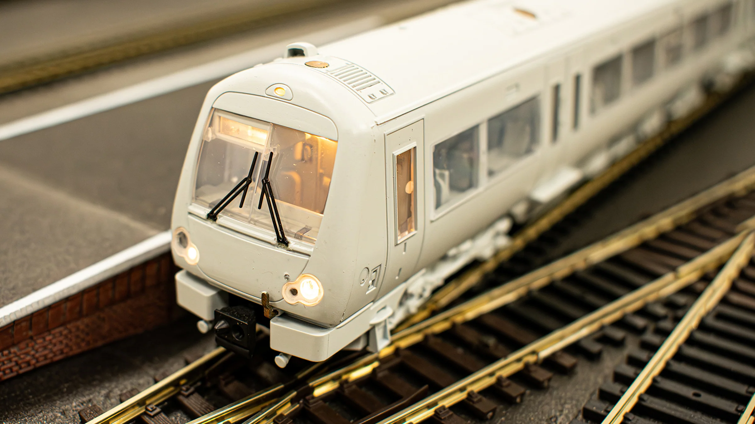 35-602SF Class 170/1 2-Car DMU 170111 Cross Country - DCC Sound - Image 26
