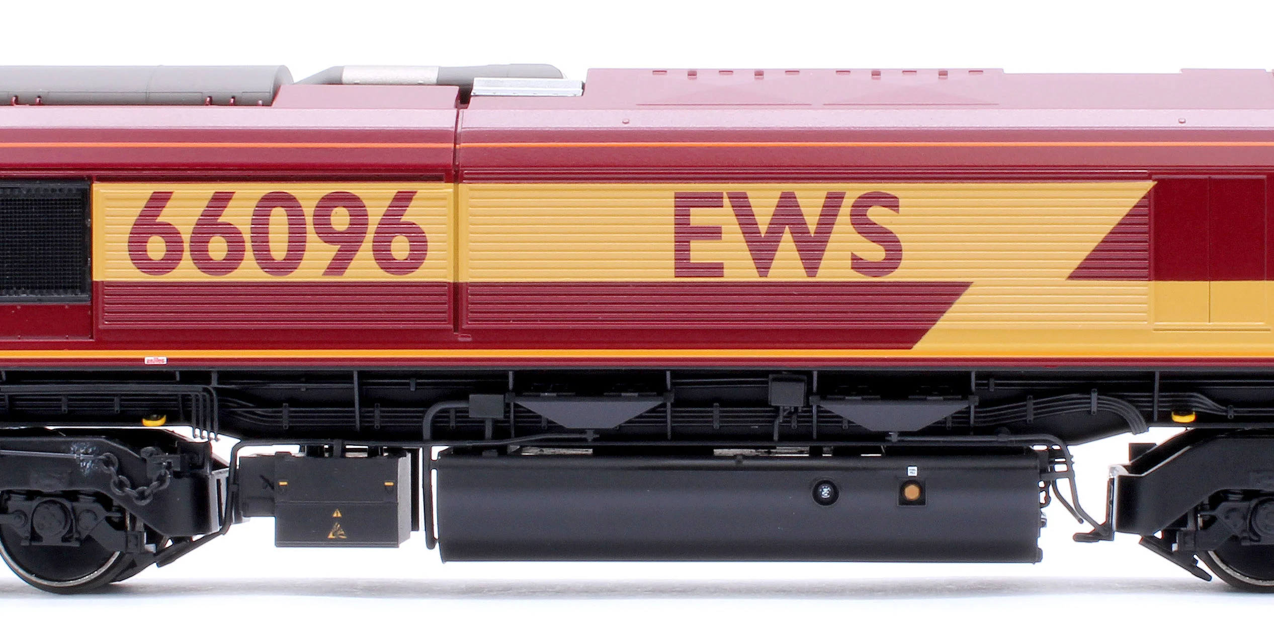 Class 66/0 66096 EWS Diesel Locomotive - Image 7