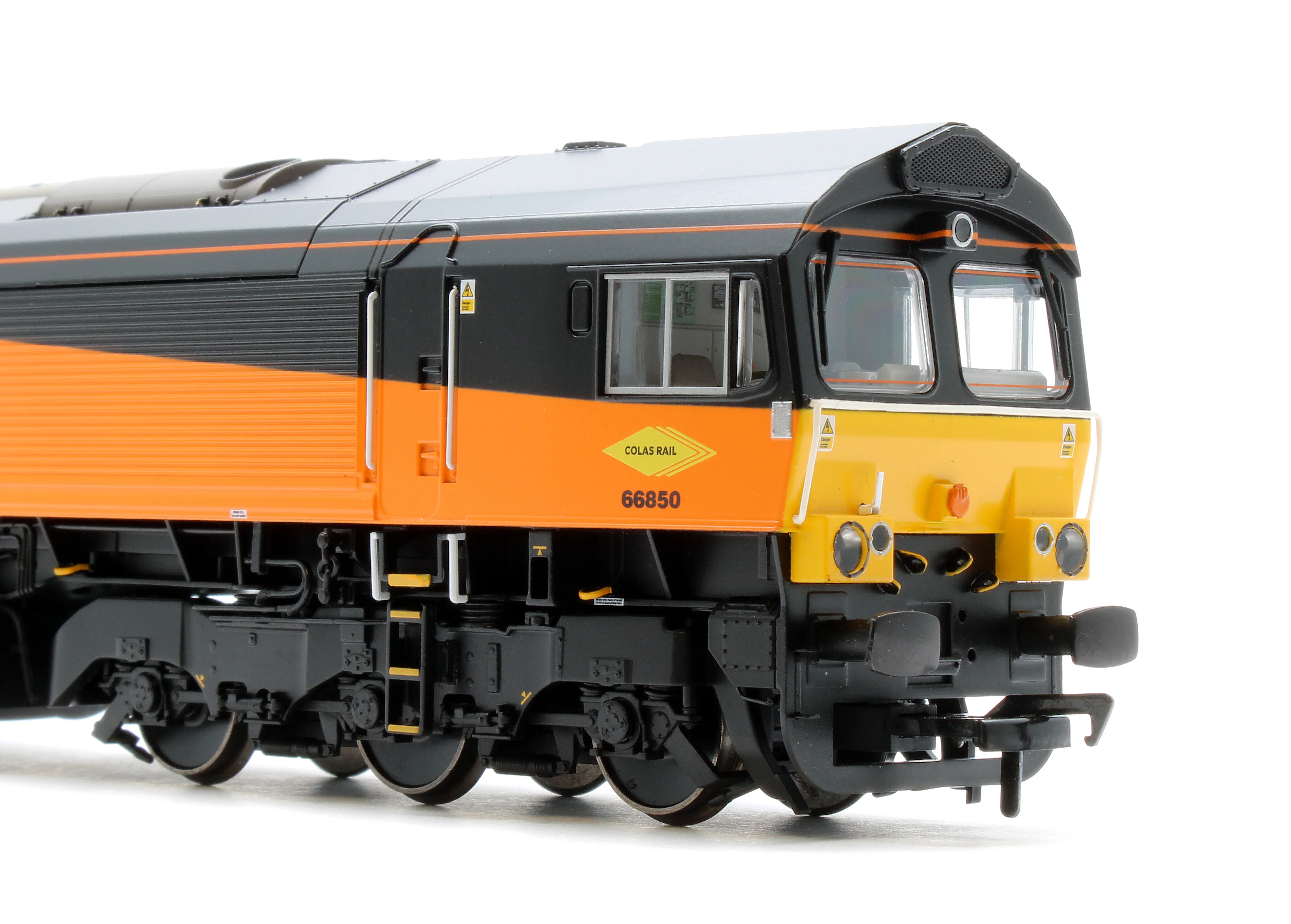 Class 66/8 66850 'David Maidment OBE' Colas Rail Freight Diesel Locomotive - Deluxe DCC Sound - Image 7