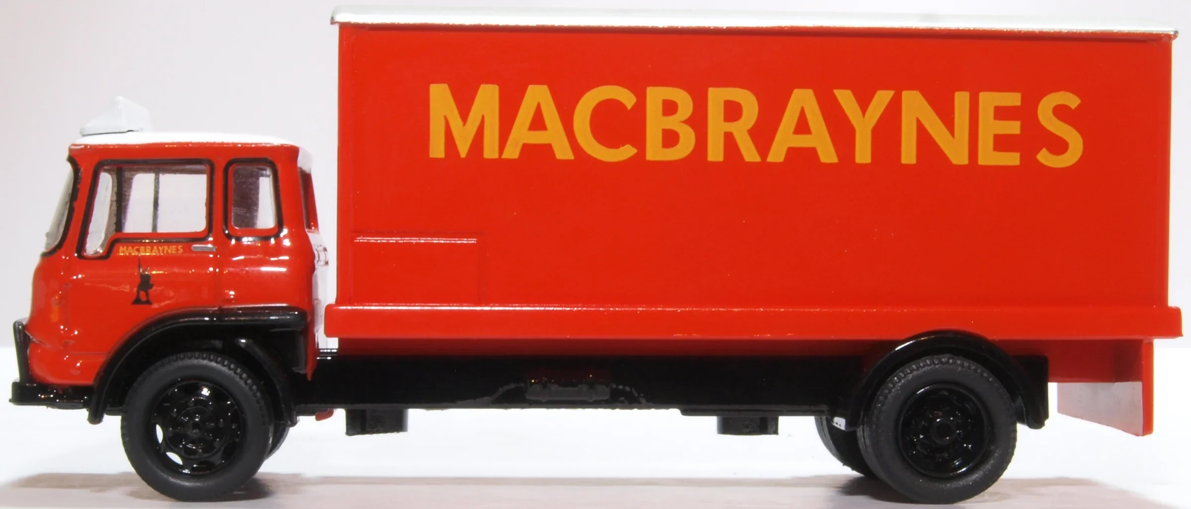76TK016 Bedford TK Box Van Macbraynes - Image 3