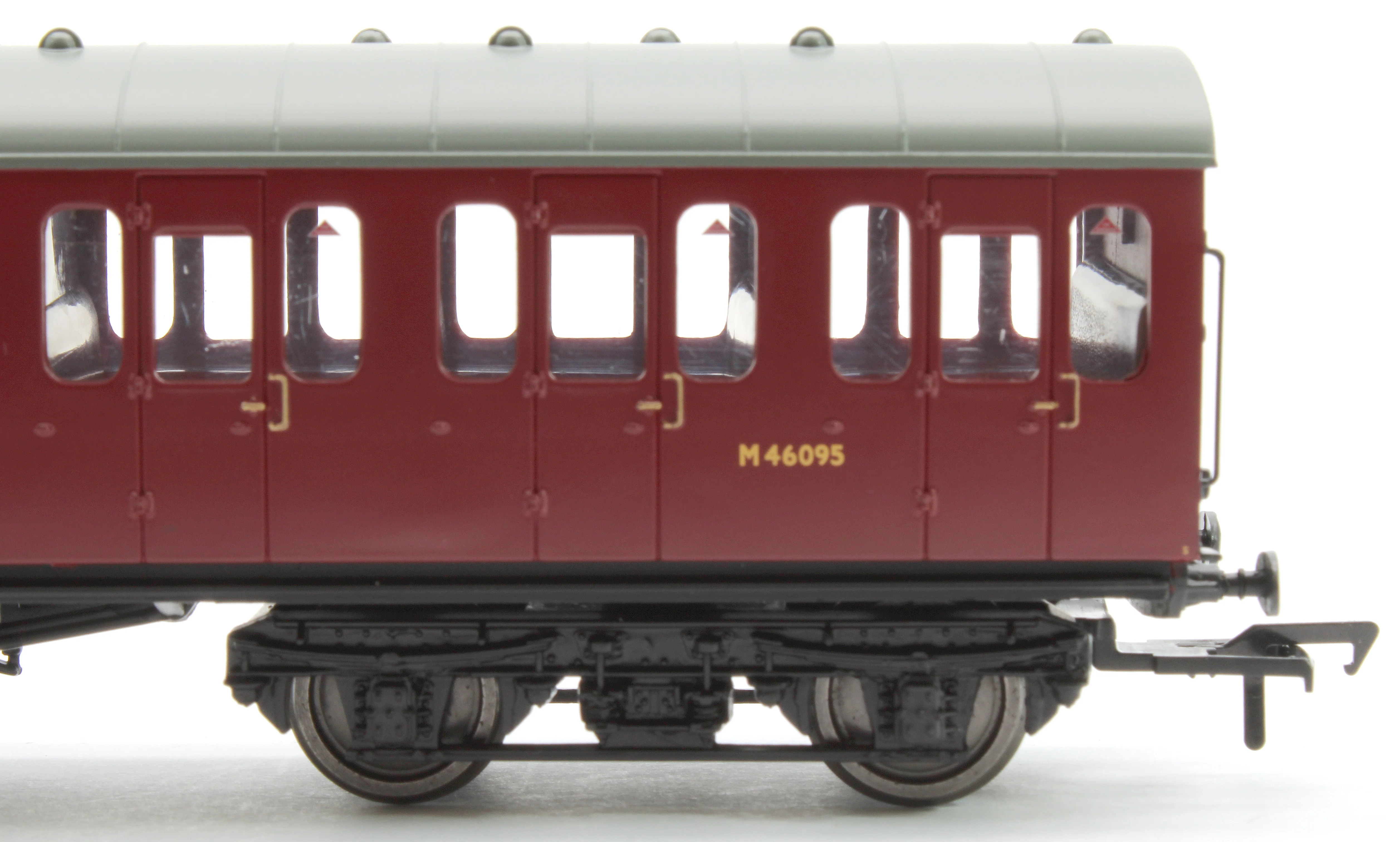 BR Mk1 57ft 'Suburban' S Second BR Crimson M46095 - Image 5
