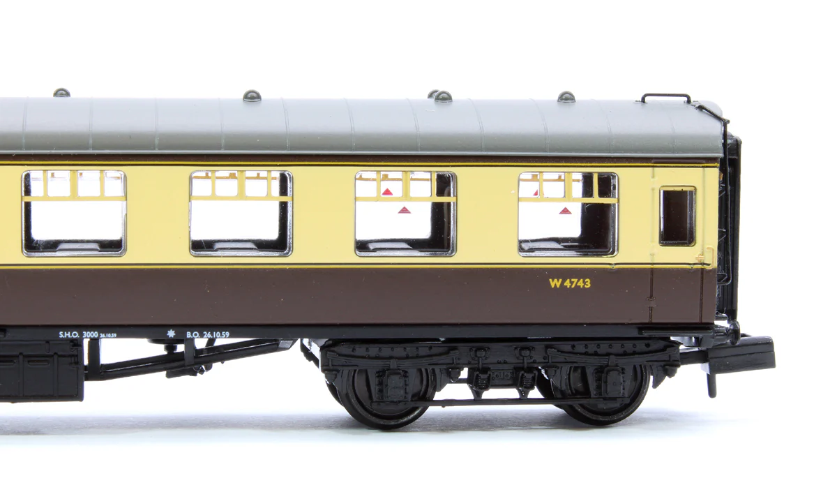 BR Mk1 TSO Tourist Second Open BR (WR) Chocolate & Cream No. W4743 - Image 4