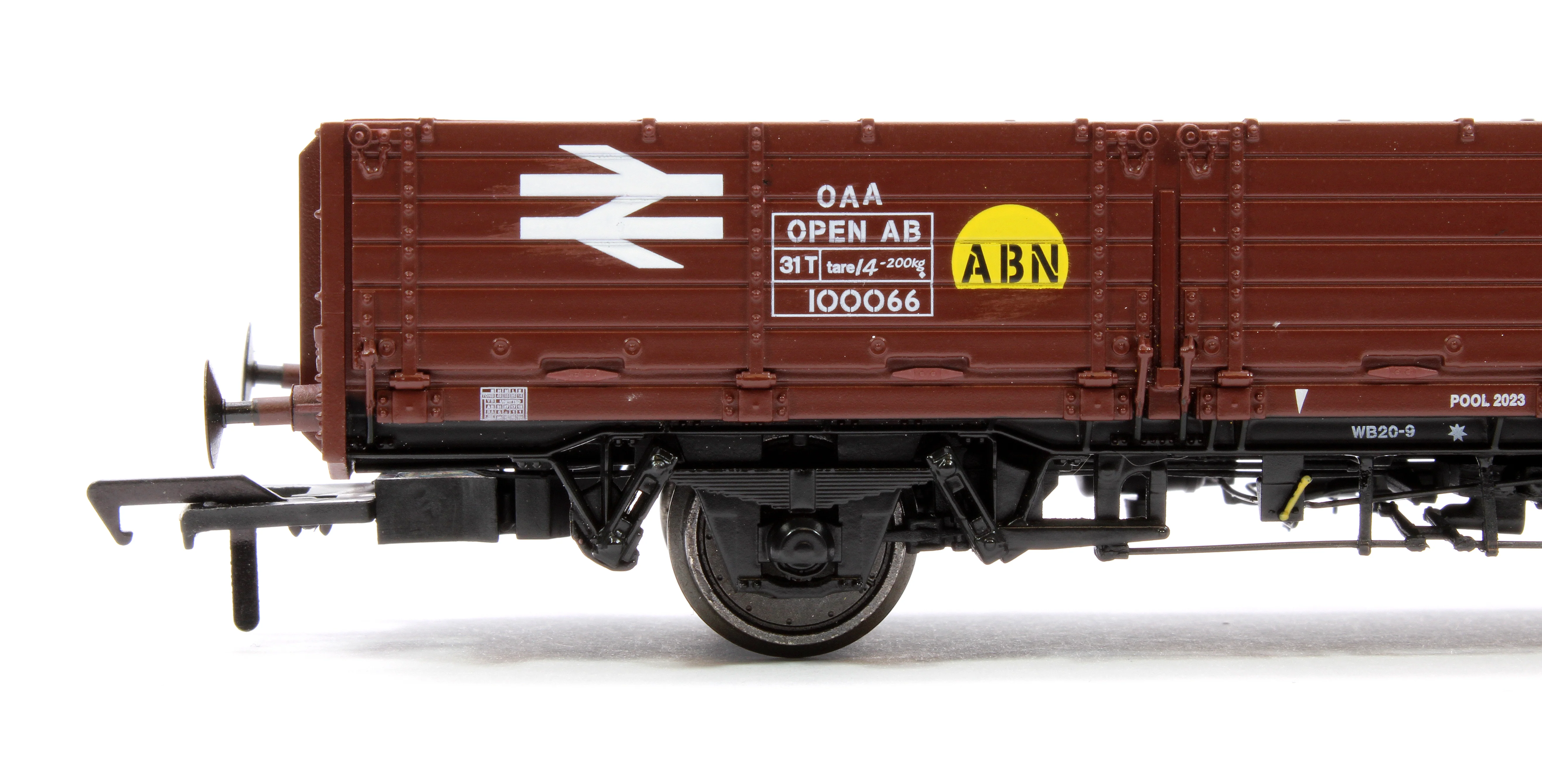 BR ‘Open AB’ OAA Wagon No. 100066, BR bauxite, yellow ‘ABN’ spot - Image 4