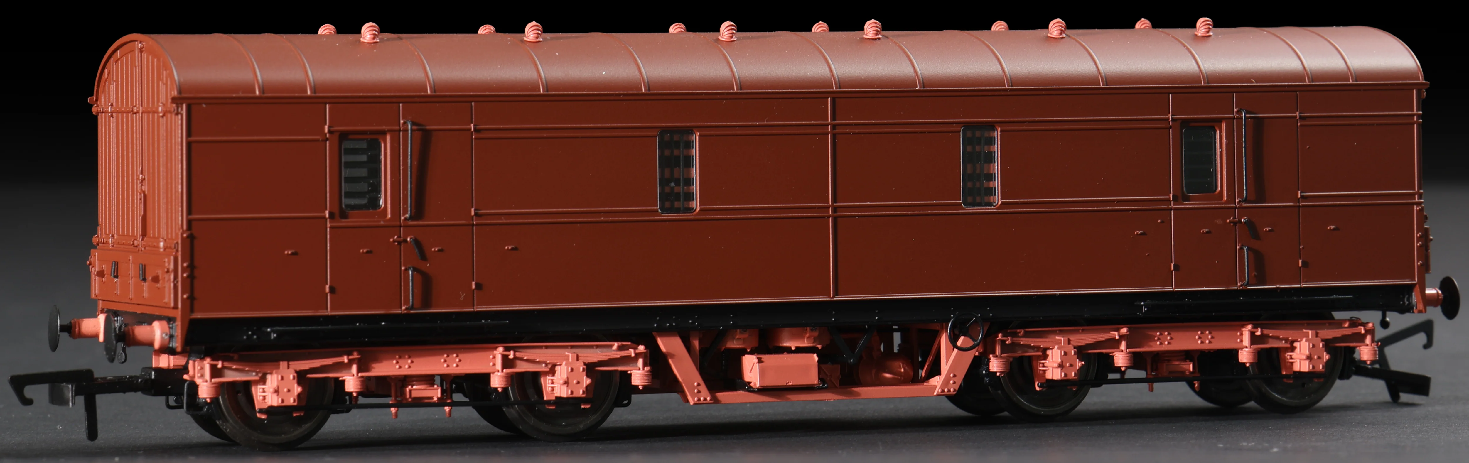C2022 LMS 42ft GUV Parcels Van BR Lined Maroon M37898M - Image 9
