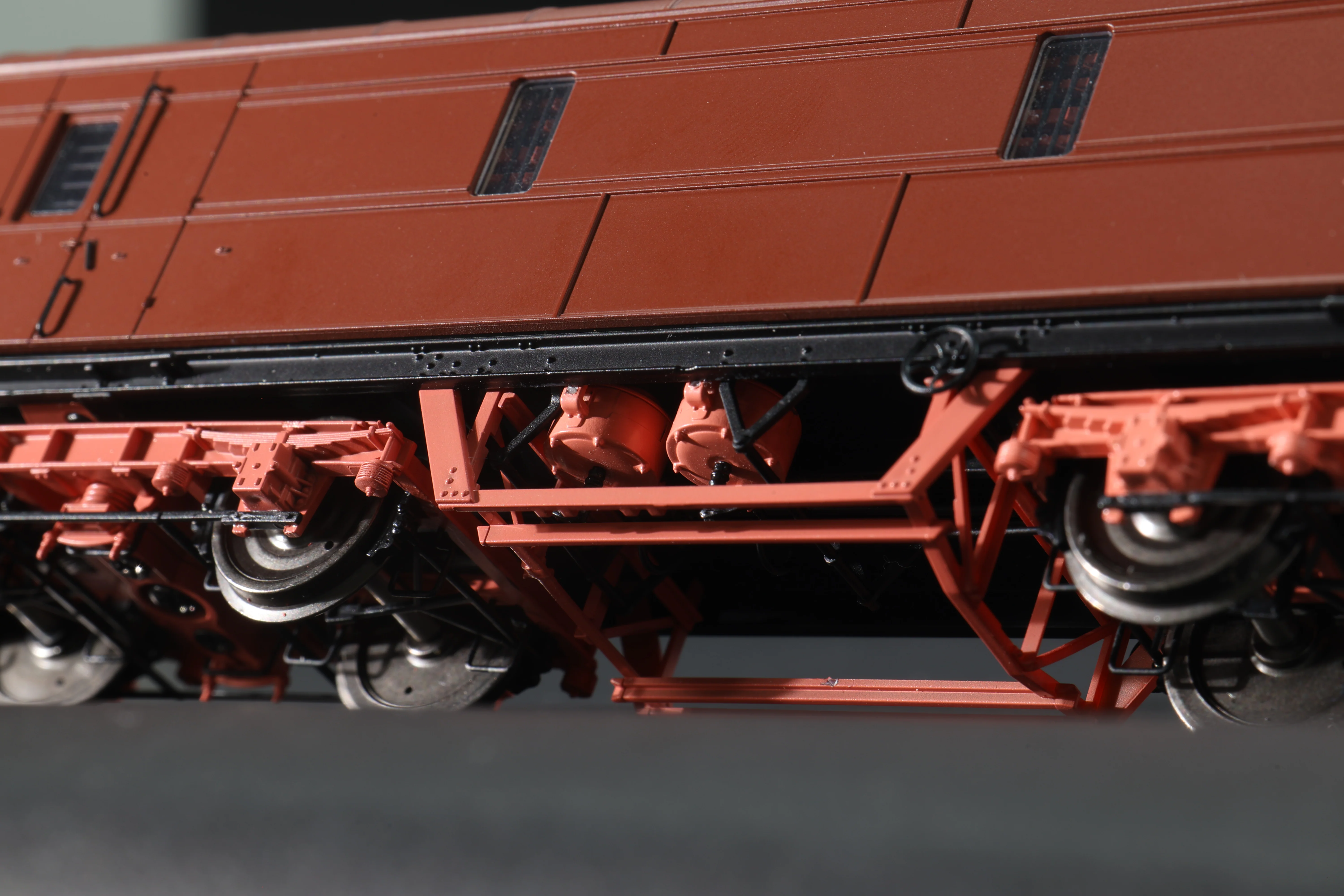 C2024 LMS 42ft GUV Parcels Van BR Gulf Red ADB975241 - Image 12