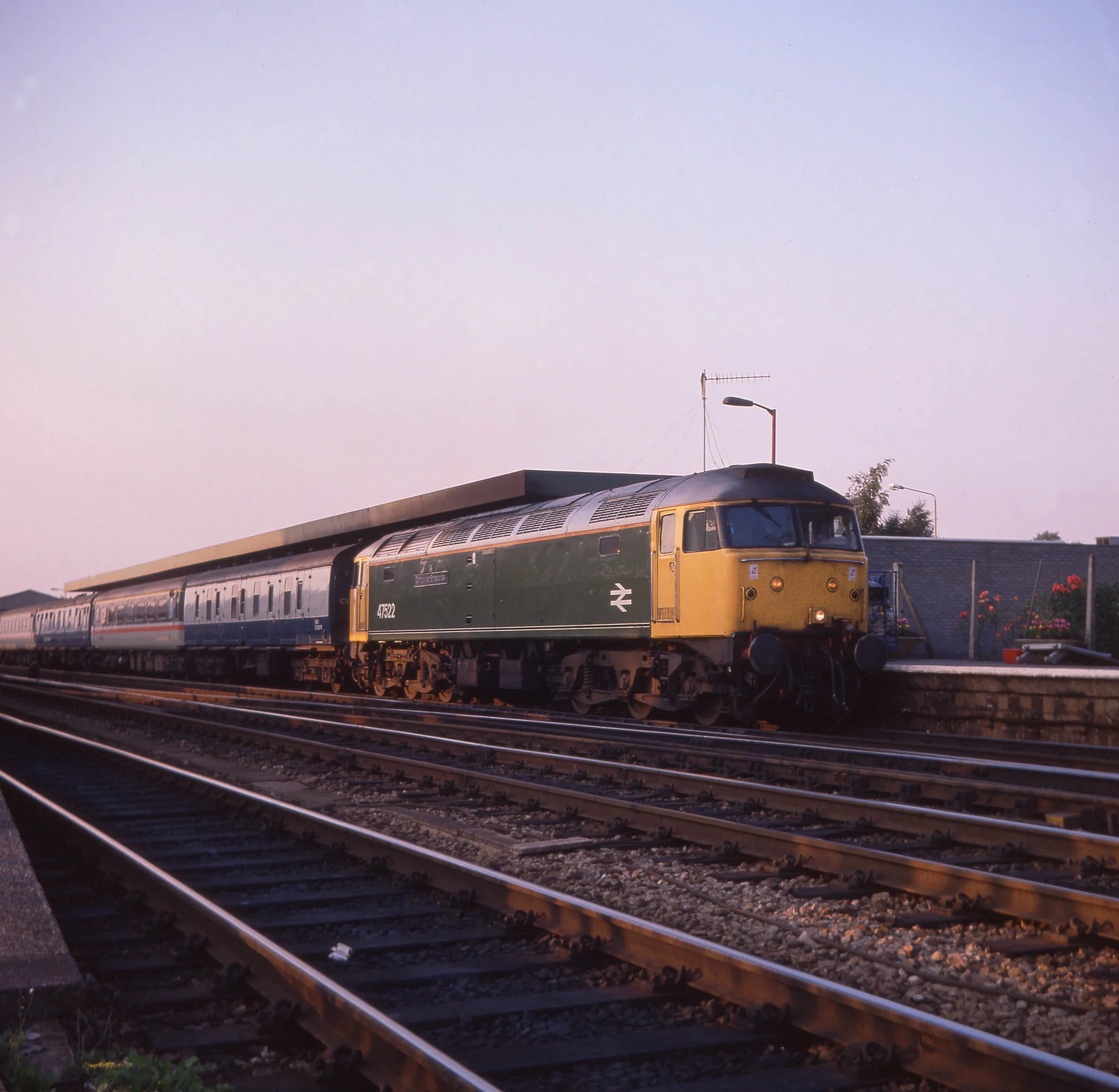 Class 47 Apple Green 'Doncaster Enterprise' No.47522 Diesel Locomotive - DCC Sound - Image 2