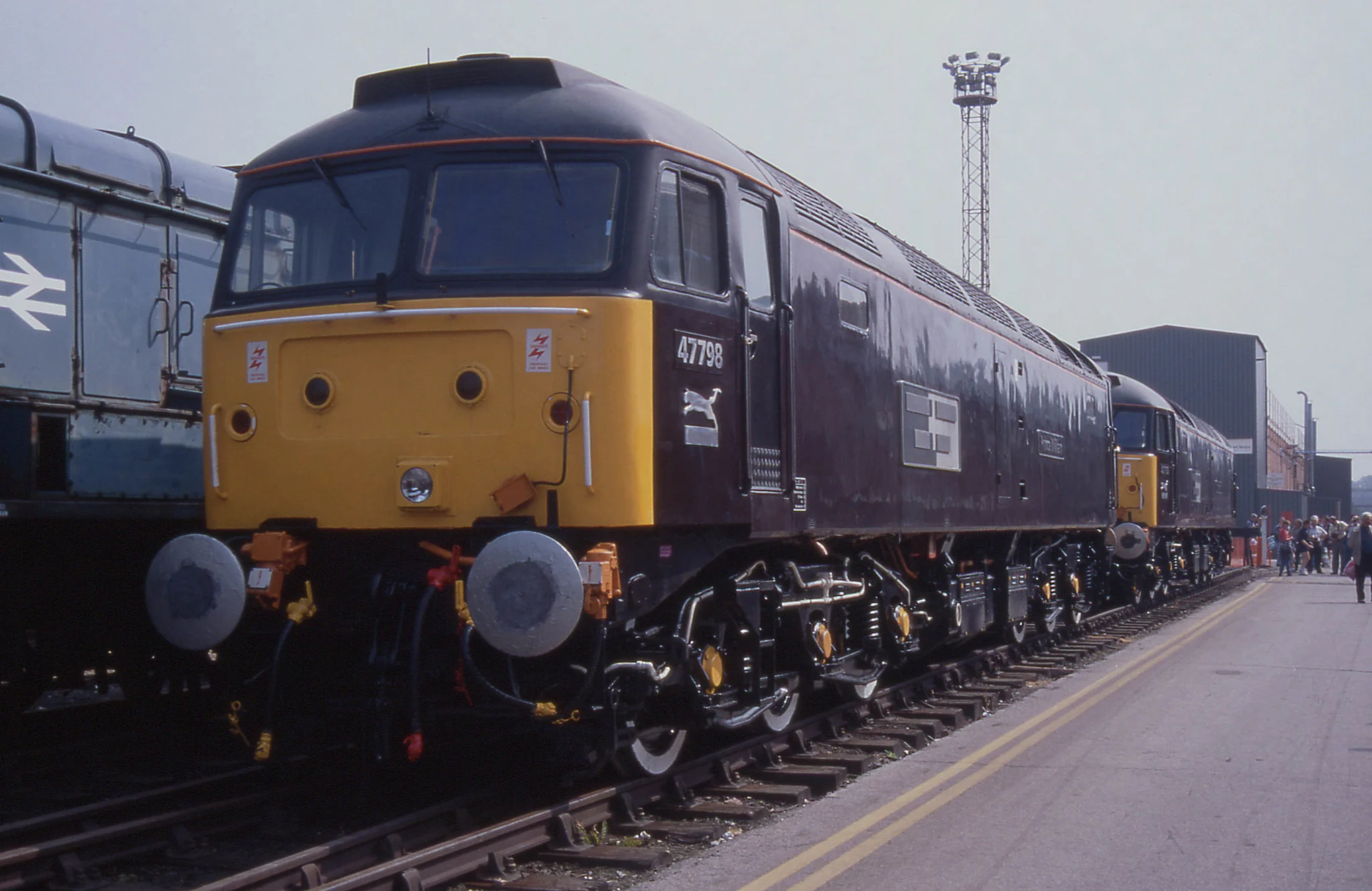 Highly Detailed Premium Weathered Class 47 RES Royal Livery 'Prince William' No.47798 Diesel Locomotive - DCC Sound - Image 2
