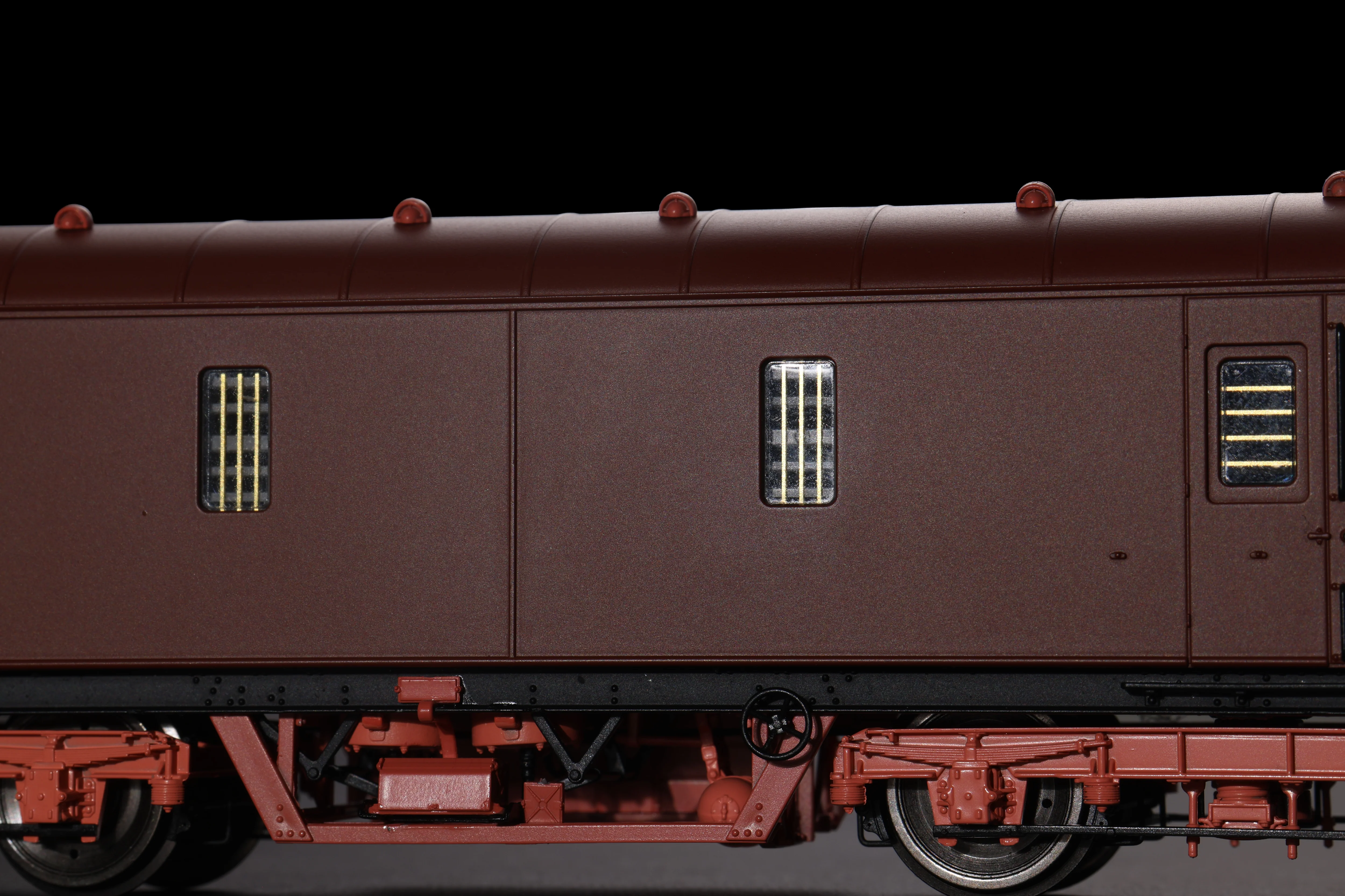 C2020 LMS 42ft GUV Parcels Van LMS Lined Crimson 37714 - Image 13