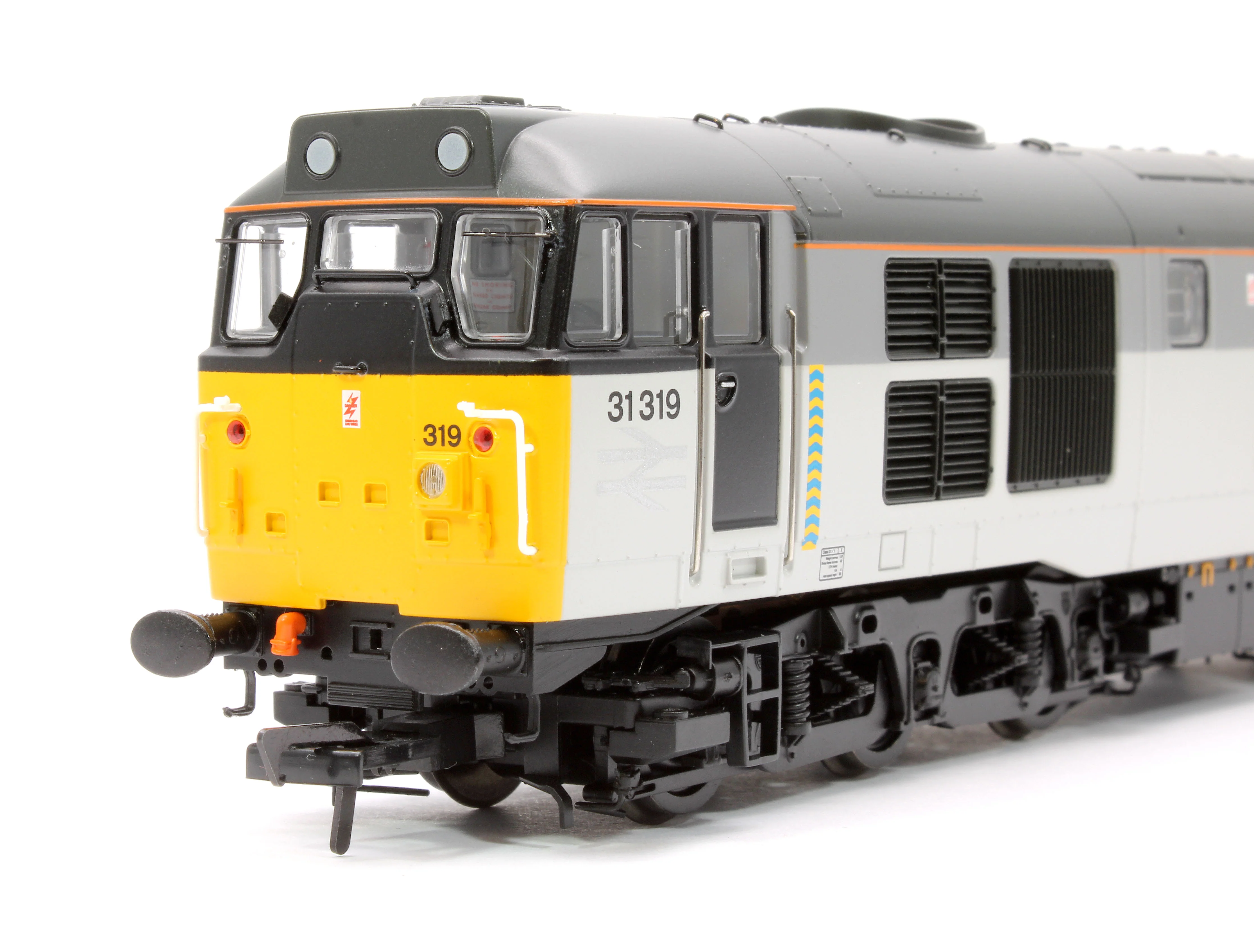 35-823 Class 31/1 Refurbished 31319 BR Railfreight Petroleum Sector Diesel Locomotive - Image 9