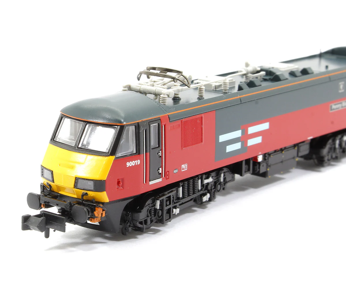 Class 90/0 90019 'Penny Black' Rail Express Systems Electric Locomotive - Image 8