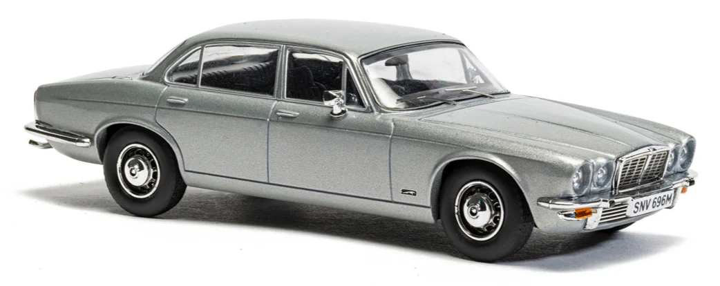 Screen Stars - Ford Capri Mk2 2.0S Diamond White, Jaguar XJ6 Series 2 Silver - Image 3