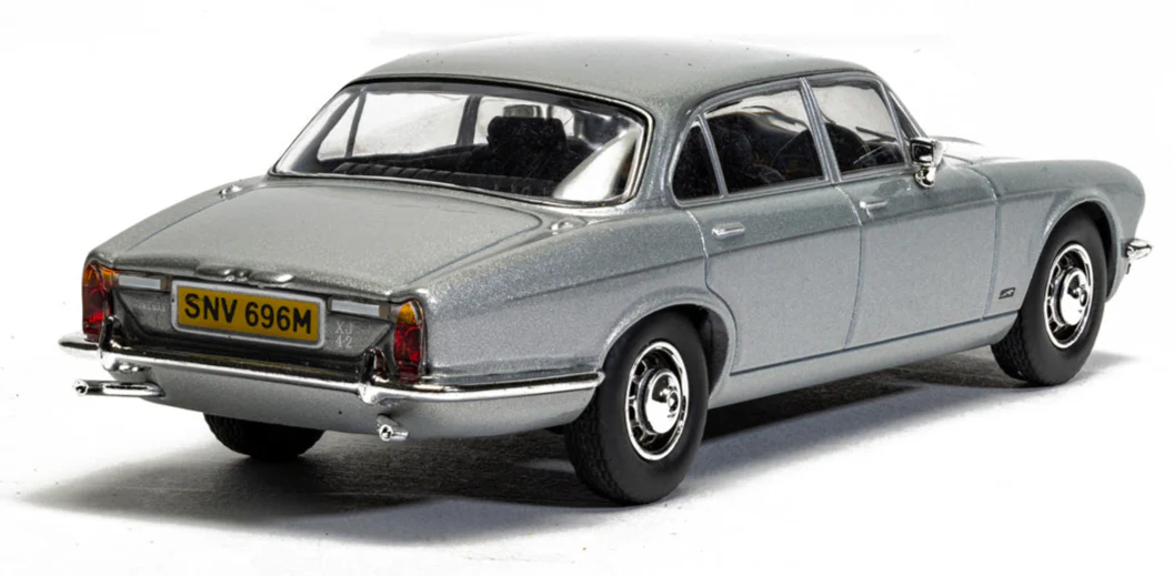 Screen Stars - Ford Capri Mk2 2.0S Diamond White, Jaguar XJ6 Series 2 Silver - Image 4