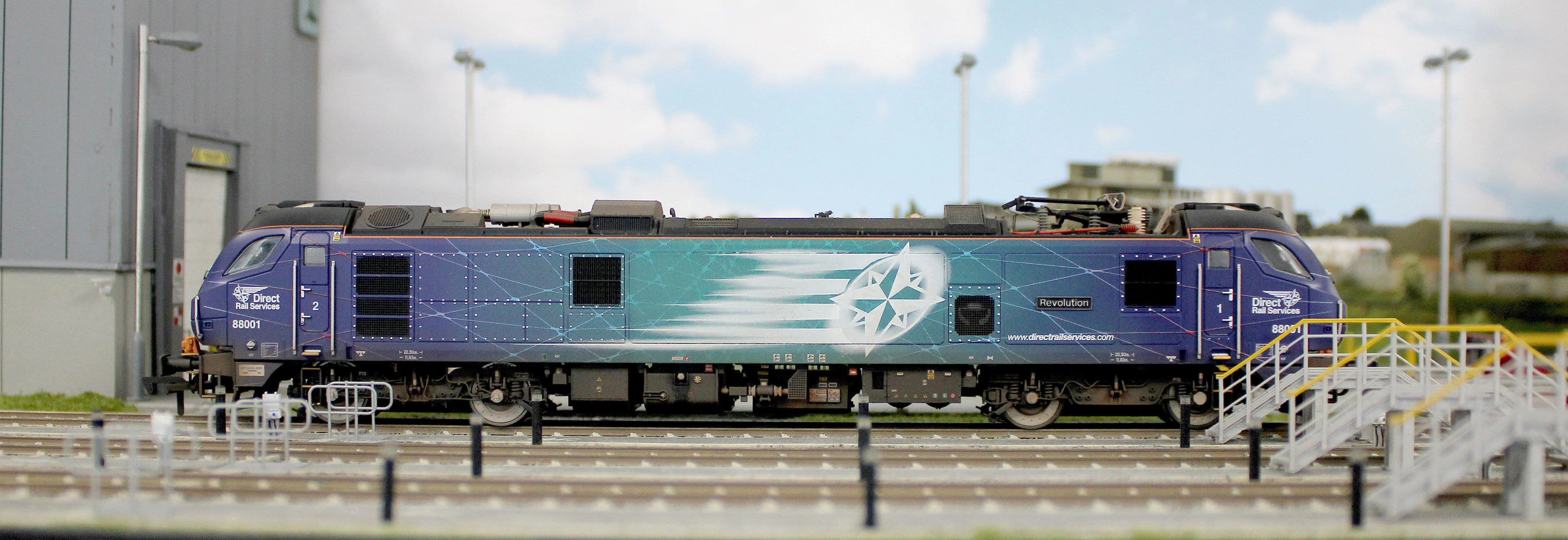 Highly Detailed Premium Weathered Class 88 'Revolution' 88001 DRS Electro-Diesel Locomotive (DCC Sound & Working Pantograph) - Image 12