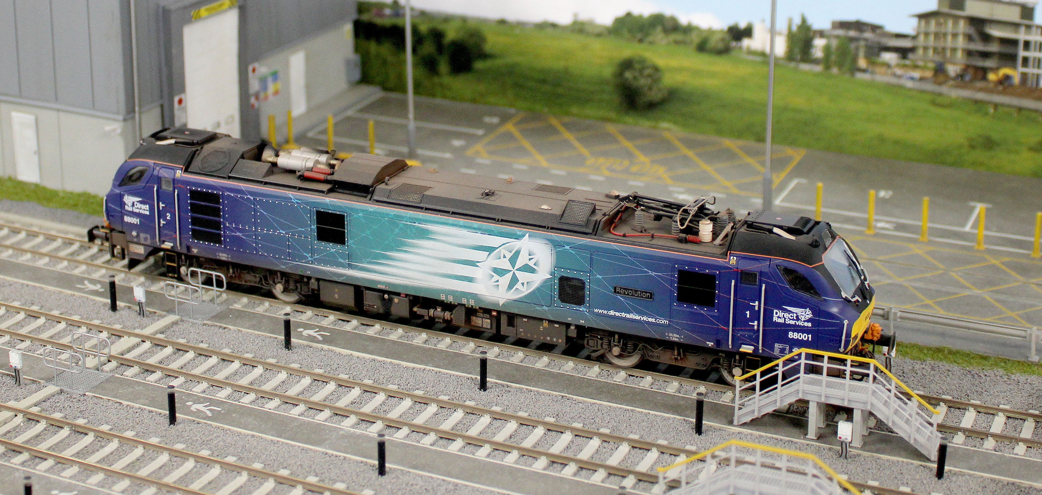 Highly Detailed Premium Weathered Class 88 'Revolution' 88001 DRS Electro-Diesel Locomotive (DCC Sound & Working Pantograph) - Image 13