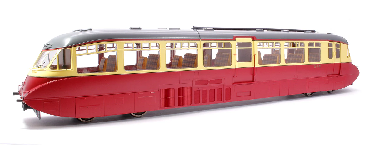 7D-011-005D Streamlined Railcar W8W BR Lined Carmine & Cream Diesel Locomotive - DCC Fitted - Image 3