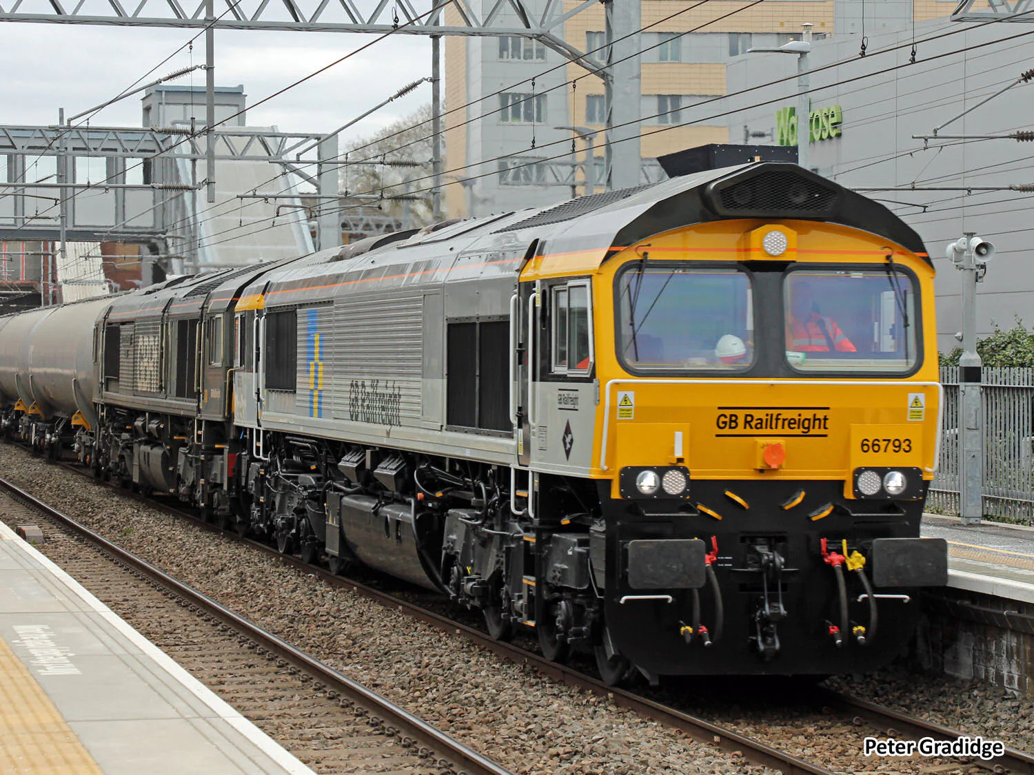 GM2210104S Class 66 793 Railfreight Construction Diesel Locomotive - DCC Sound