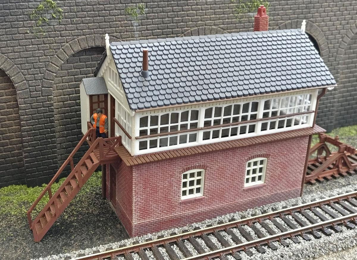 GM481L Teignmouth Signal Box Kit with LED Lighting - Image 3