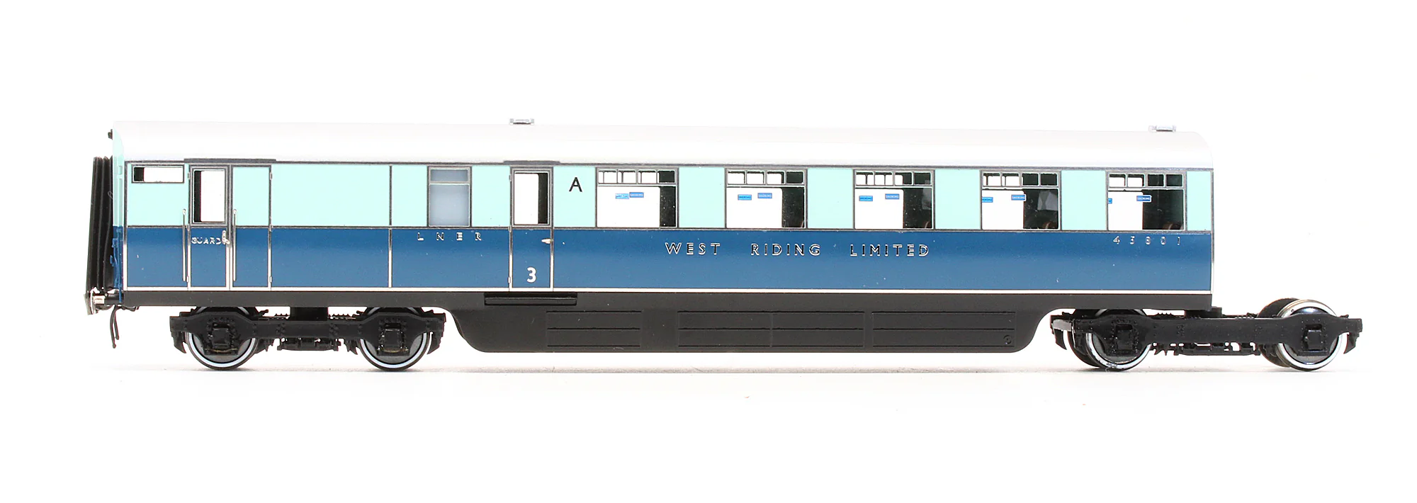 Pre-Owned LNER West Riding Limited Articulated Brake Third Coach A No.45801 & Kitchen Third Coach B No.45802 - Image 3