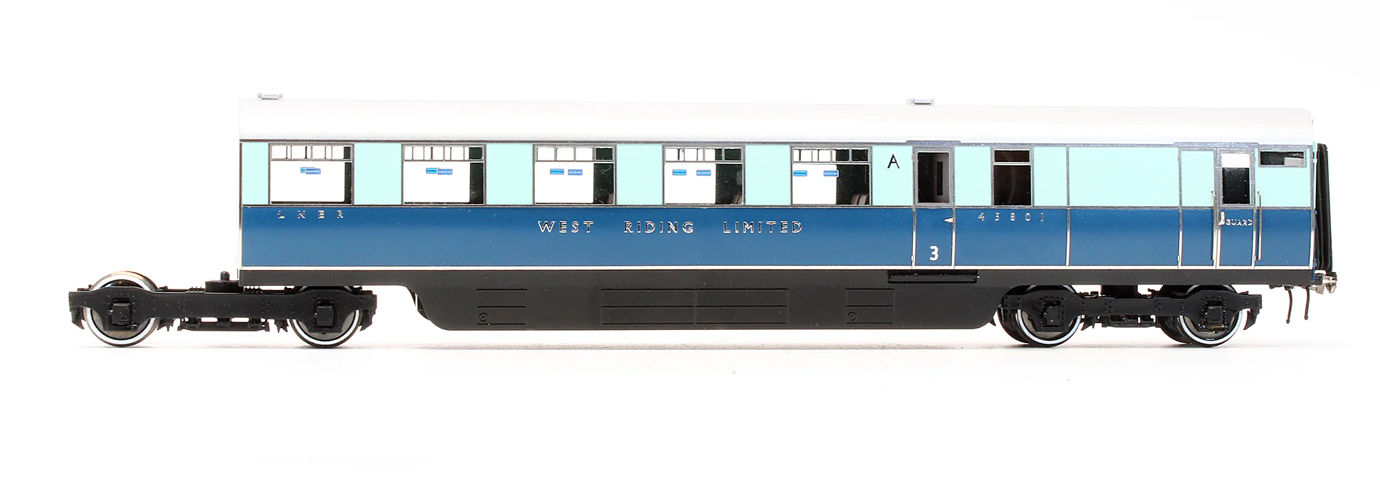 Pre-Owned LNER West Riding Limited Articulated Brake Third Coach A No.45801 & Kitchen Third Coach B No.45802 - Image 4