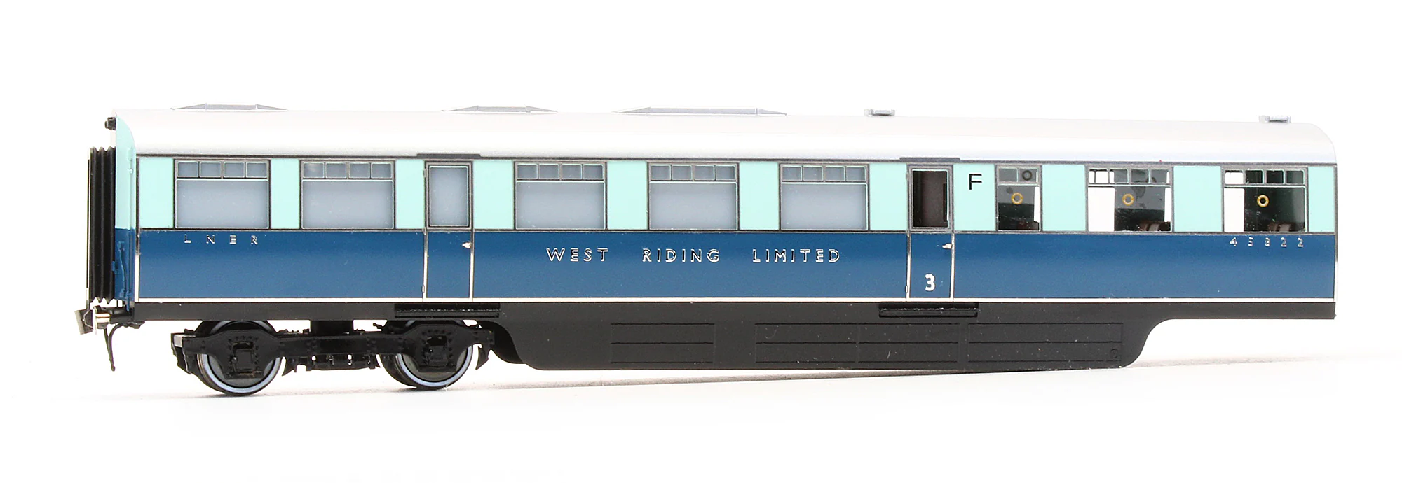 Pre-Owned LNER West Riding Limited Articulated Open Third Coach E No.45821 & Kitchen Third Coach F No.45822 - Image 5