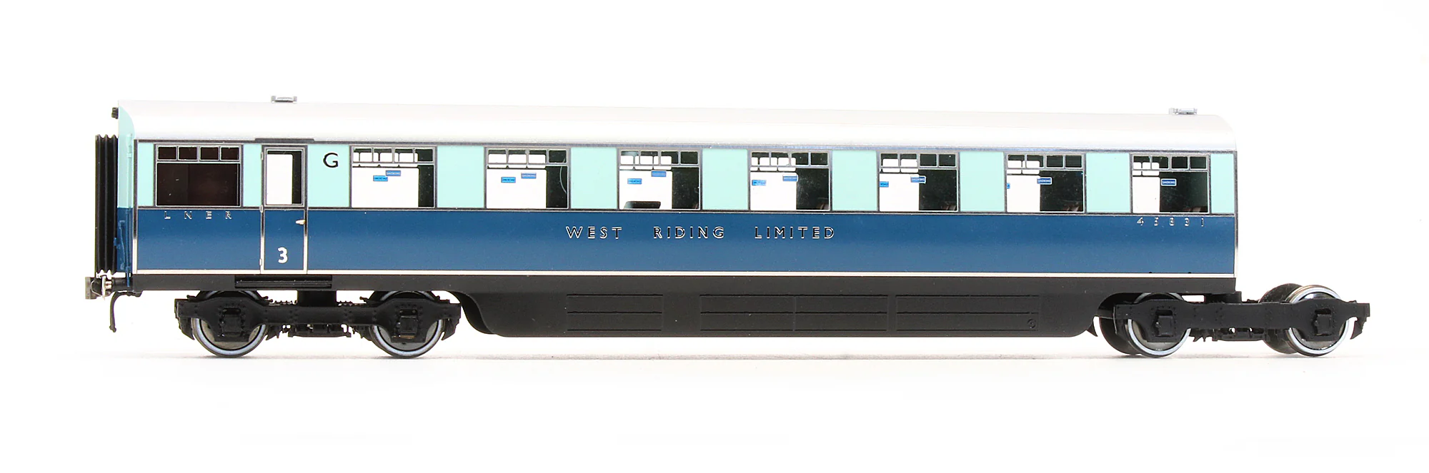 Pre-Owned LNER West Riding Limited Articulated Open Third Coach G No.45831 & Brake Third Coach H No.45832 - Image 4