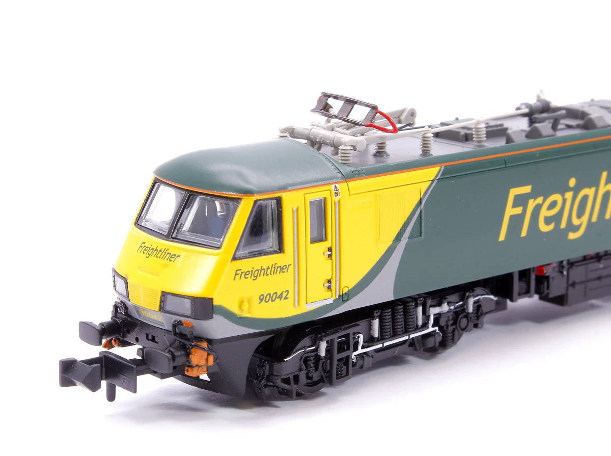 Class 90/0 90042 Freightliner 'PowerHaul' No. 90042 Electric Locomotive - Image 6