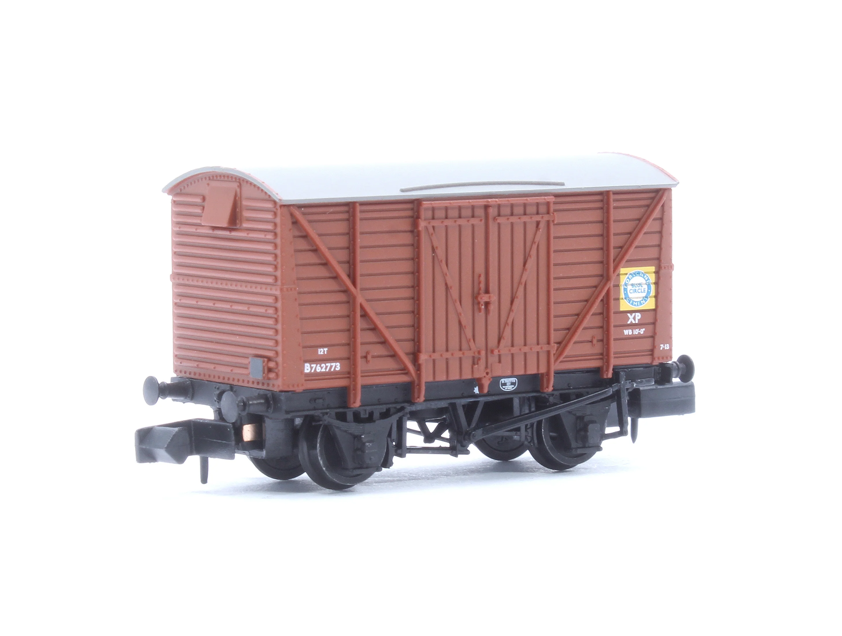 BR 12T Vent. Van Planked Sides BR Bauxite (Early) 'Blue Circle Cement' No.B762773 - Image 3