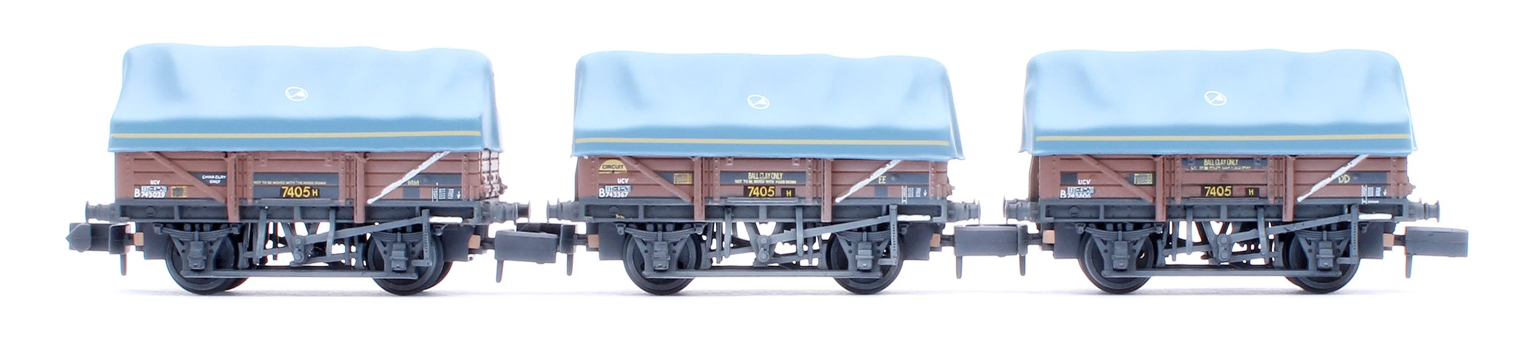5 Plank China Clay 3-Wagon Pack BR Bauxite (TOPS) with Tent Canopy No.B743029, B743367 & B743806 - Weathered - Image 8