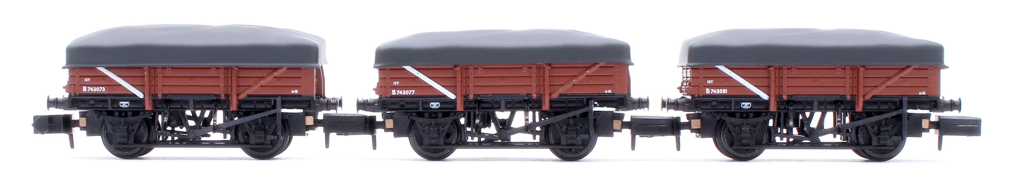 5 Plank China Clay 3-Wagon Pack BR Bauxite (Early) with Flat Canopy No.B743073, B743077 & B743081 - Image 8