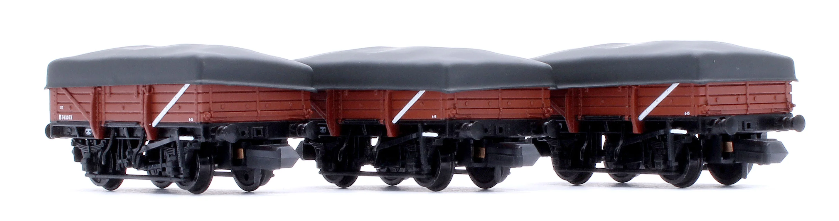 5 Plank China Clay 3-Wagon Pack BR Bauxite (Early) with Flat Canopy No.B743073, B743077 & B743081 - Image 9