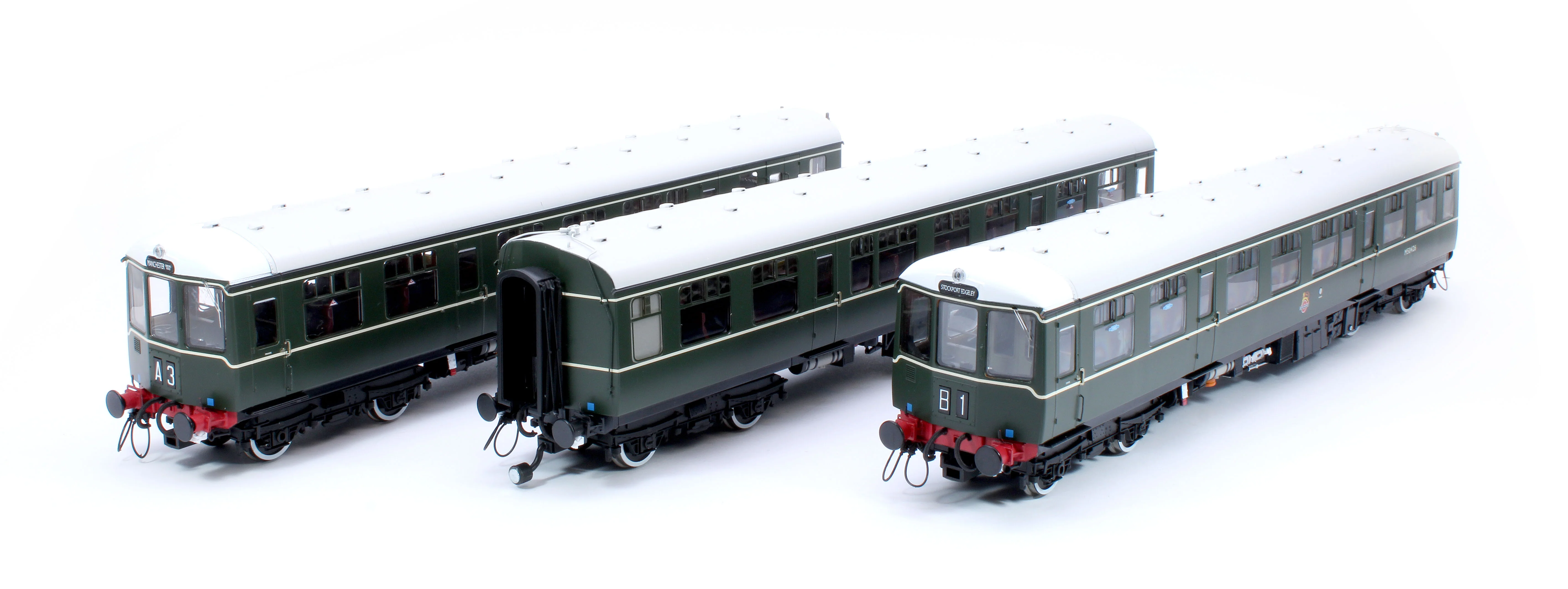 1450 Class 104 3 Car DMU M50422/M59134/M50426 BR Green (Early) with Lion & Wheel Emblem - Image 2
