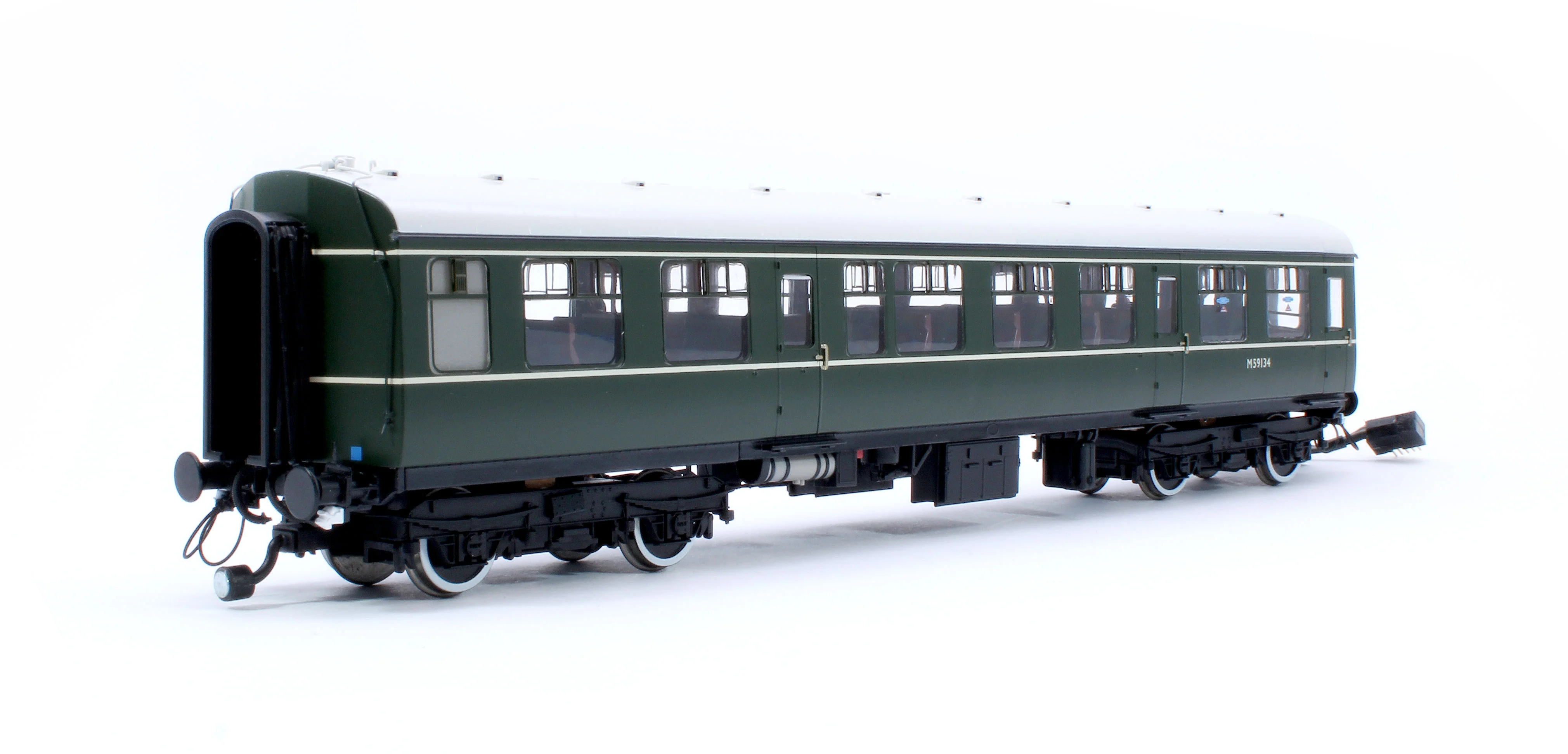 1450 Class 104 3 Car DMU M50422/M59134/M50426 BR Green (Early) with Lion & Wheel Emblem - Image 6