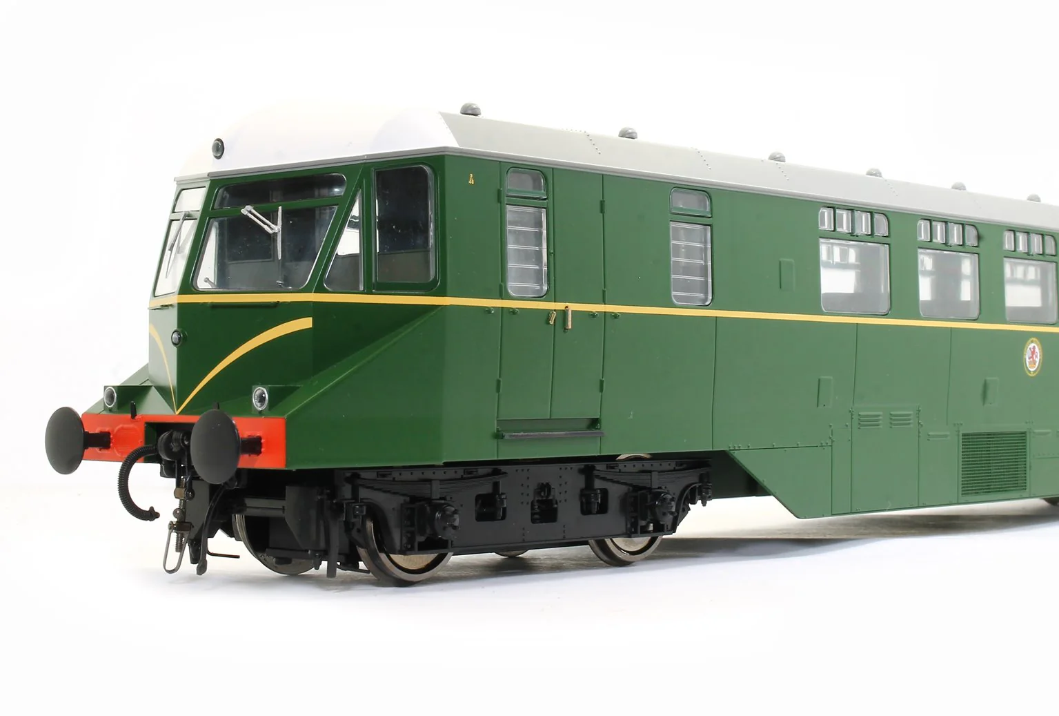 GWR AEC ‘Razor Edge' Railcar BR green with speed whiskers (white cab roofs) No.W32W Diesel Locomotive - Image 5