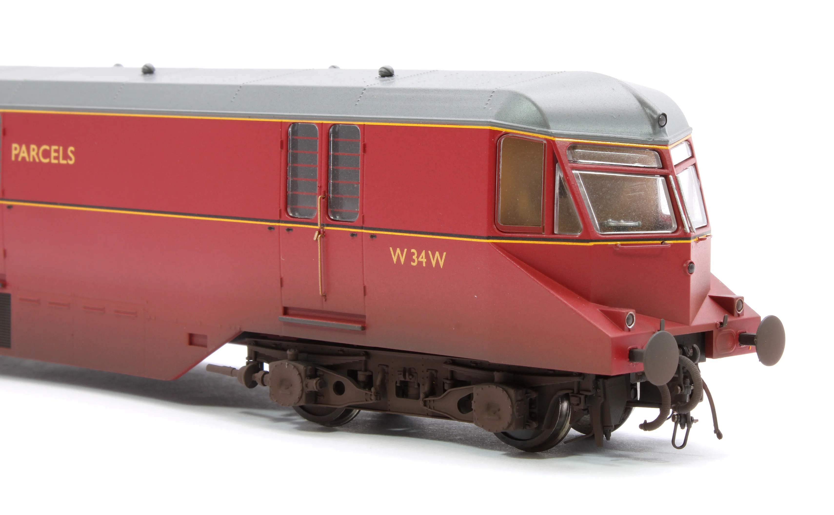 Pre-Owned GWR Parcels Railcar BR ‘Express Parcels’ Crimson No. W34W (Grey Roof) Diesel Locomotive - Weathered - Image 8